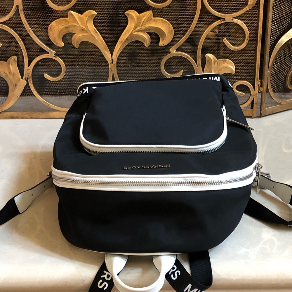 NWT Michael Kors sports Connie Medium Backpack - Picture 4 of 8